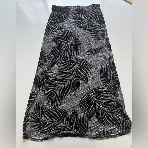 NWT Matty M Black White Tropical Palm Soft Stretch Flowy Maxi Skirt Womens Large - Picture 1 of 7